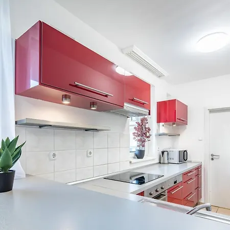 Two Bedrooms With Free Garage In The Downtown