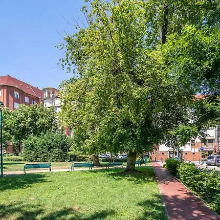 Two Bedrooms With Free Garage In The Downtown Appartamento *