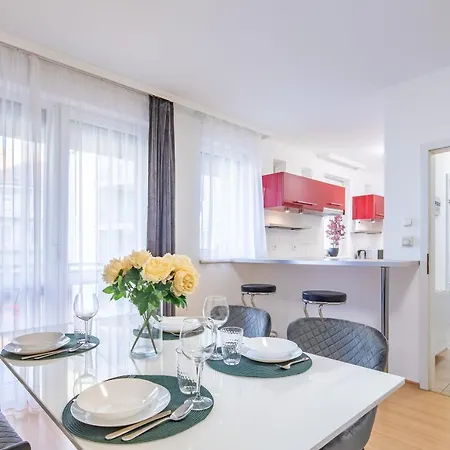 Two Bedrooms With Free Garage In The Downtown Appartamento Budapest
