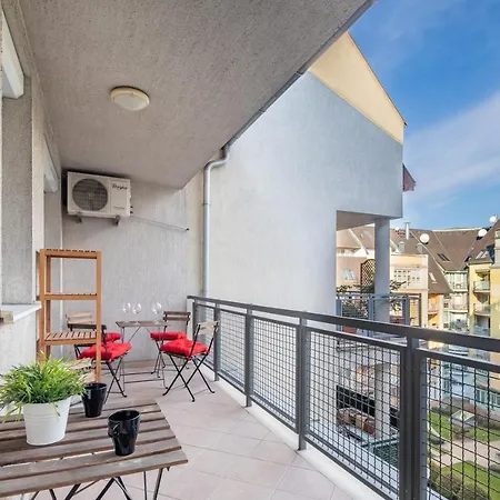Apartment Two Bedrooms With Free Garage In The Downtown Budapest