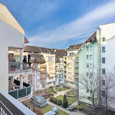 Two Bedrooms With Free Garage In The Downtown Appartamento Budapest